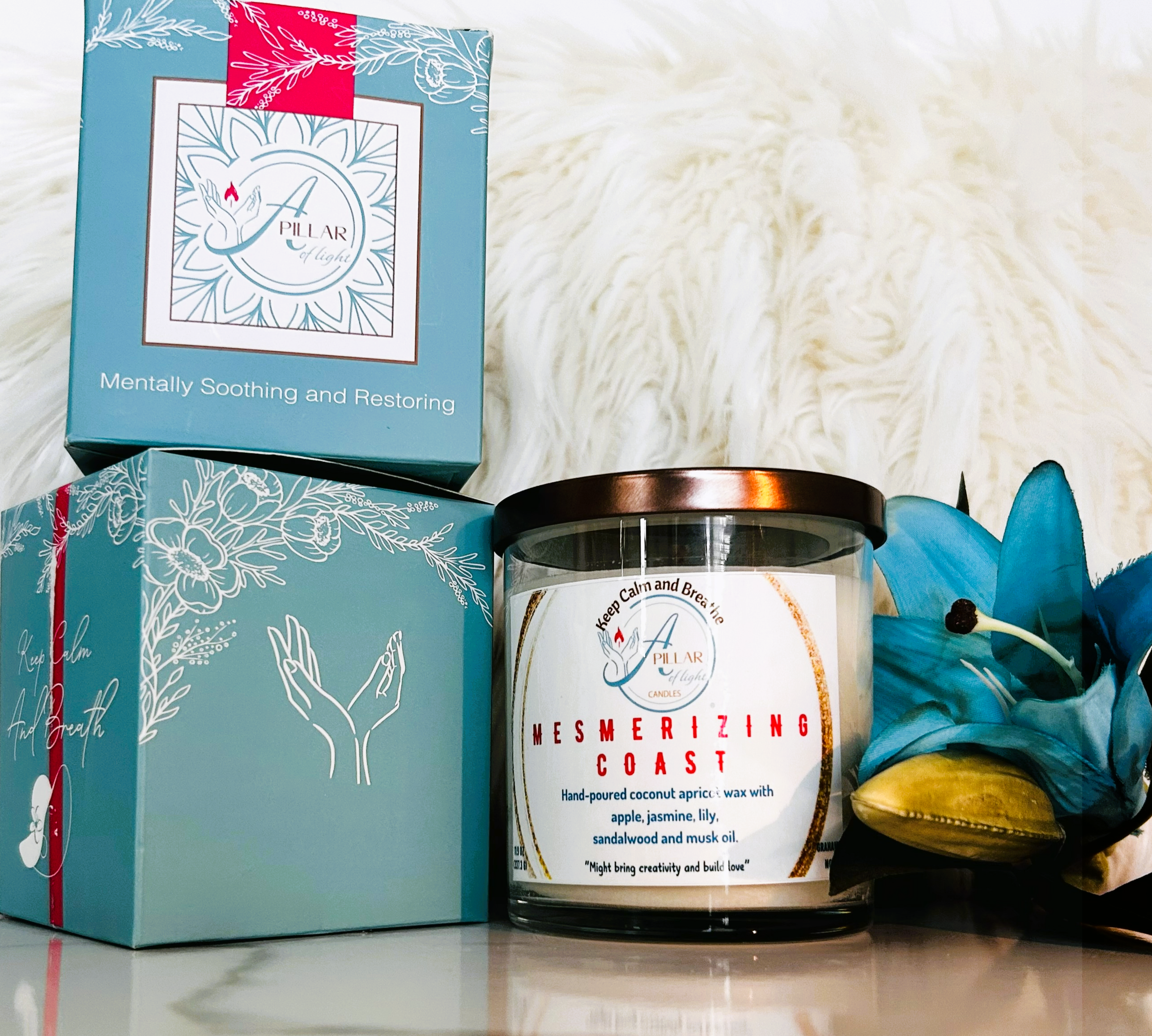 Premium vegan coconut-apricot wax candle with 60-hour burn time and sophisticated floral-fruity scent profile