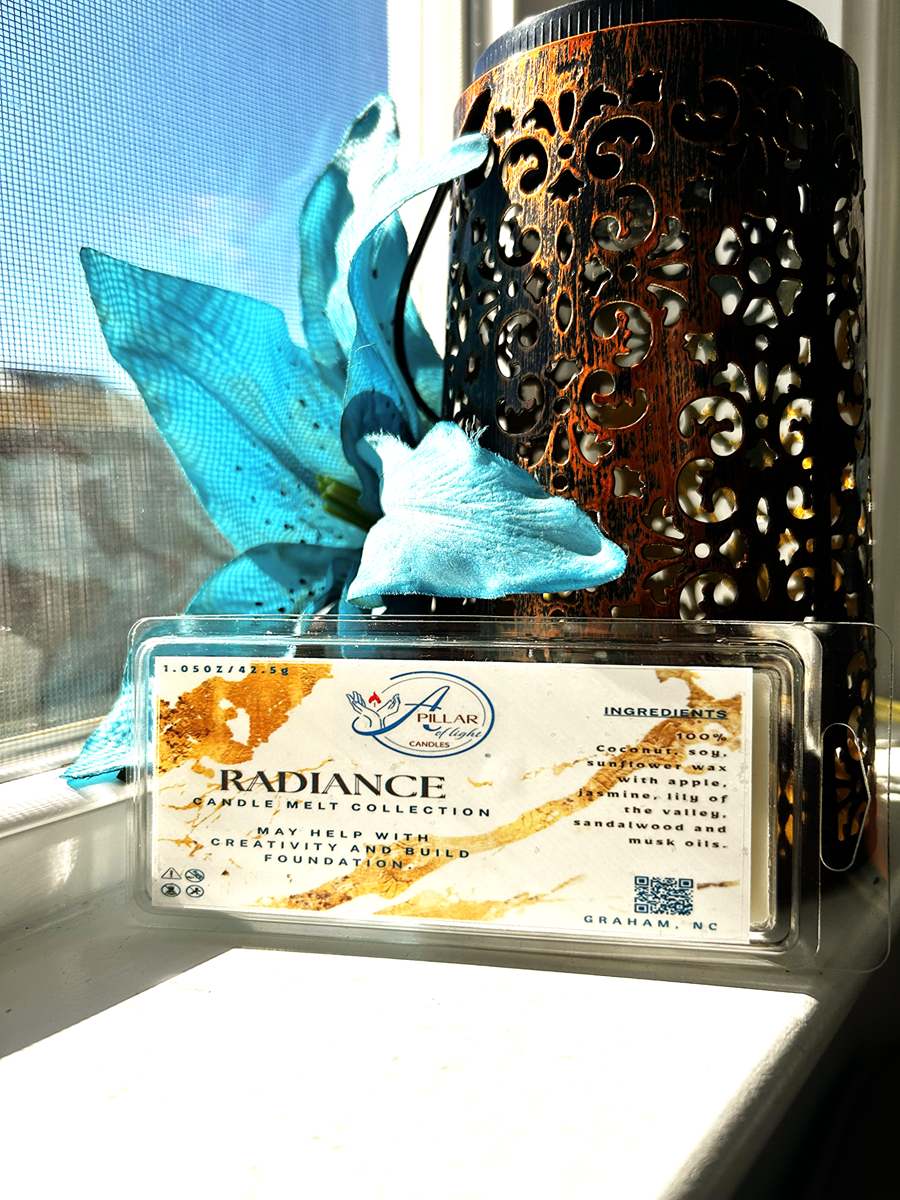 Clamshells wax melts featuring  for relaxing bedroom atmosphere Fresh Clean Linen with apple, jasmine, Lilly of Valley,  Sandalwood and Musk oil wax melt